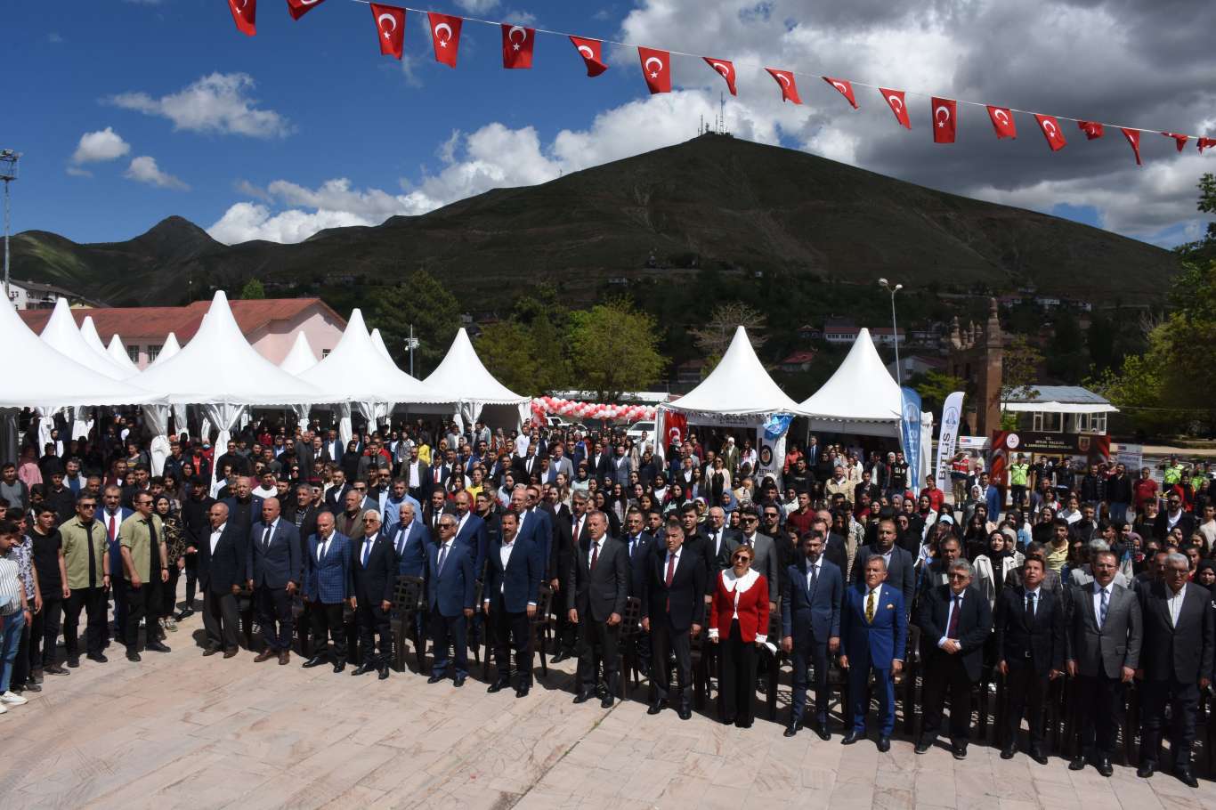 Bitlis’te ilk kez açılan kitap fuarına yoğun katılım